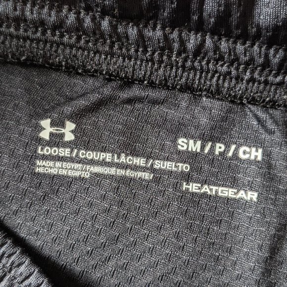 UNDER ARMOUR Shorts with pockets - Picture 5 of 5